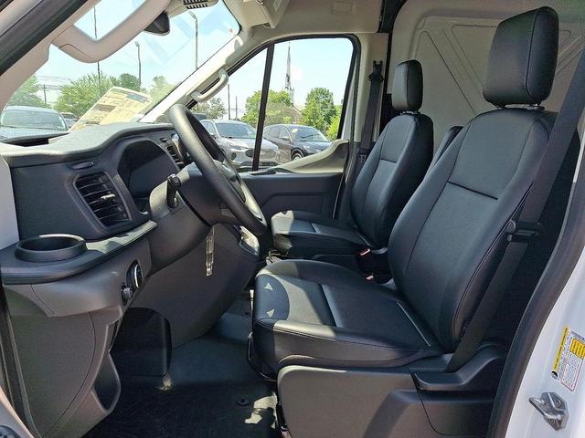Photo of 2025 Oxford White Ford Transit-250
