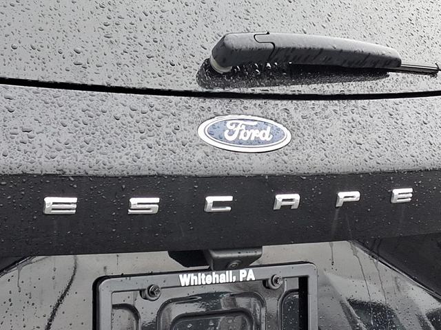 Photo of 2021 Agate Black Metallic - UM Ford Escape