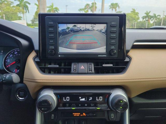 Photo of 2020 White Toyota RAV4