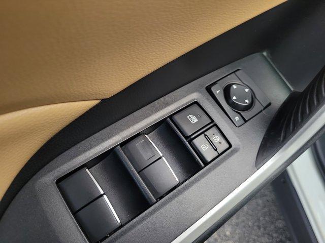 Photo of 2020 White Toyota RAV4