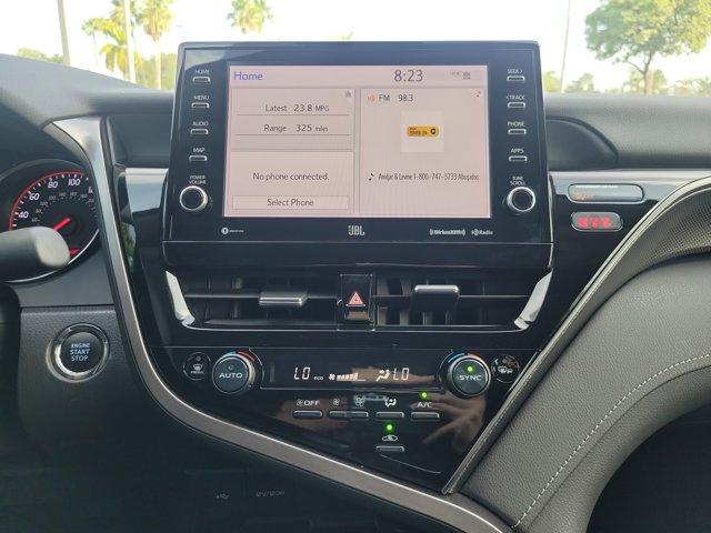 Photo of 2022 White Toyota Camry