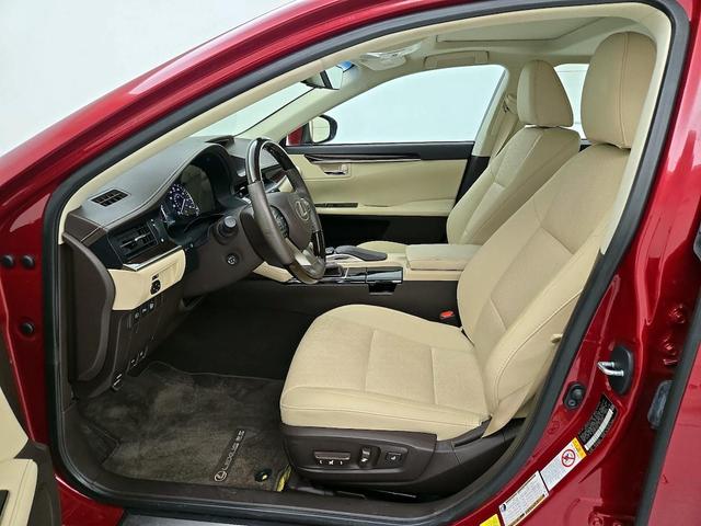 Photo of 2018 Red Lexus ES 350