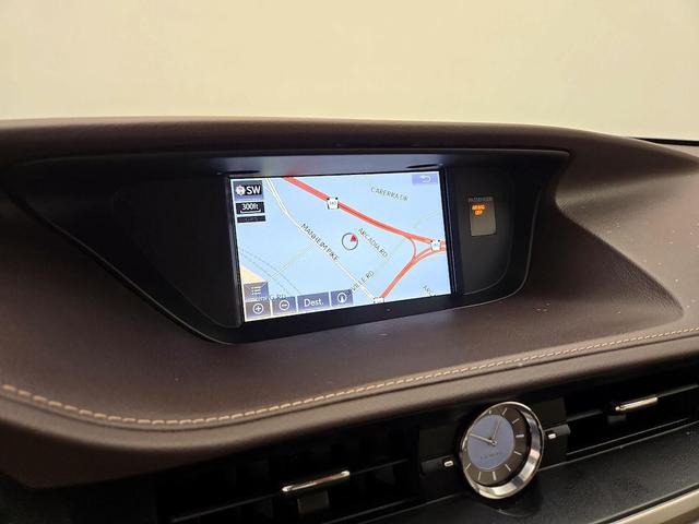 Photo of 2018 Red Lexus ES 350
