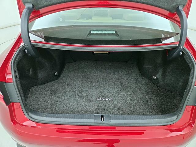 Photo of 2018 Red Lexus ES 350