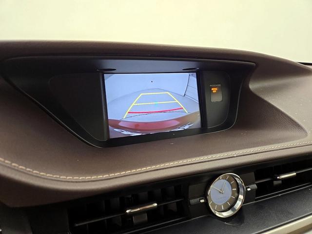 Photo of 2018 Red Lexus ES 350