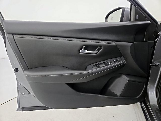 Photo of 2023 Gray Nissan Sentra