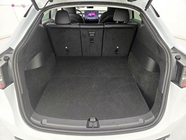 Photo of 2022 White Tesla Model Y