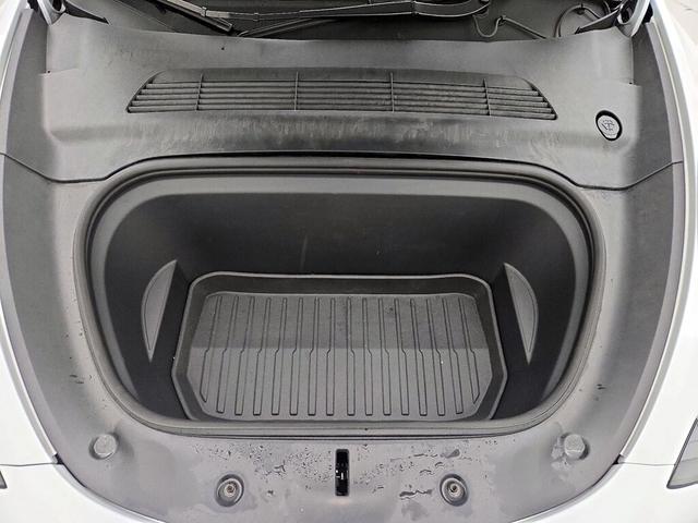 Photo of 2022 White Tesla Model Y