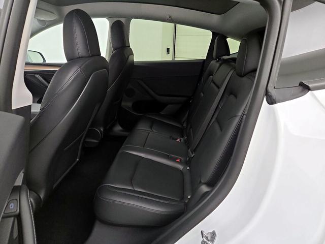 Photo of 2022 White Tesla Model Y