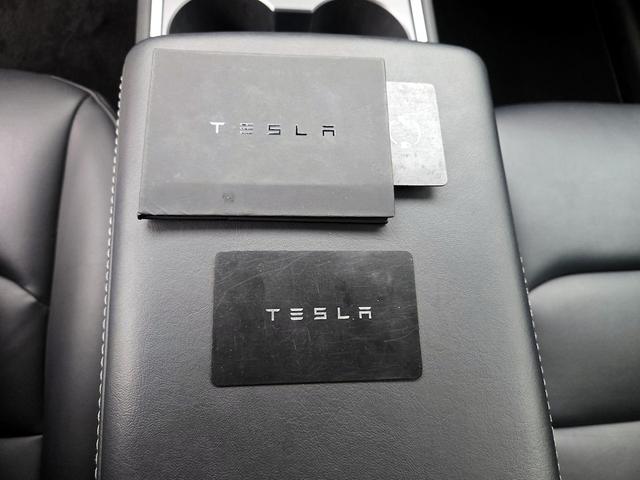 Photo of 2022 White Tesla Model Y