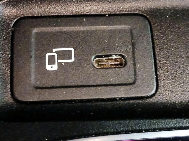 Photo of 2022 Gray Mercedes-Benz GLB 250