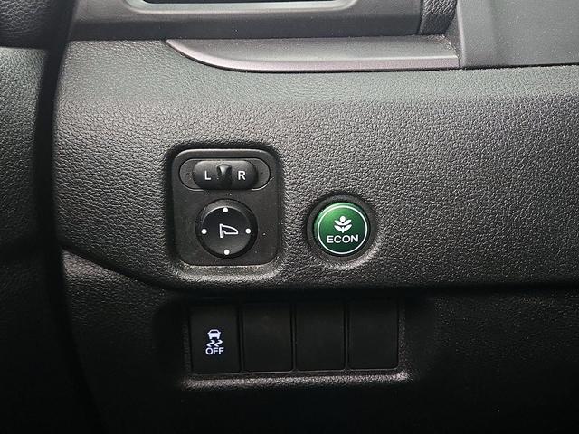 Photo of 2017 White Honda Pilot