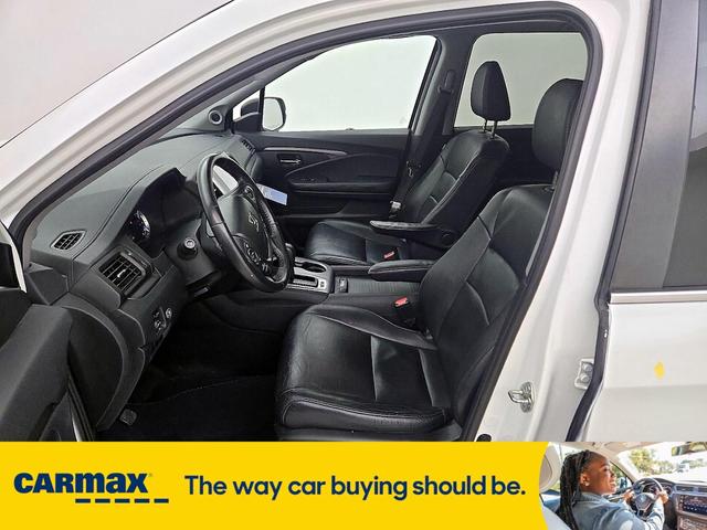Photo of 2017 White Honda Pilot