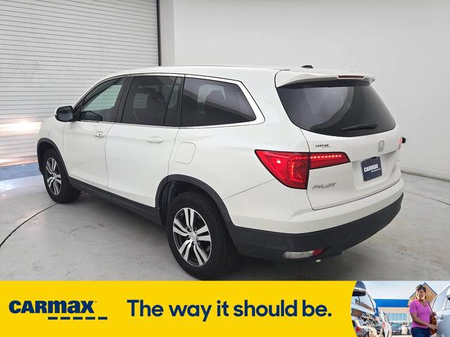 Photo of 2017 White Honda Pilot