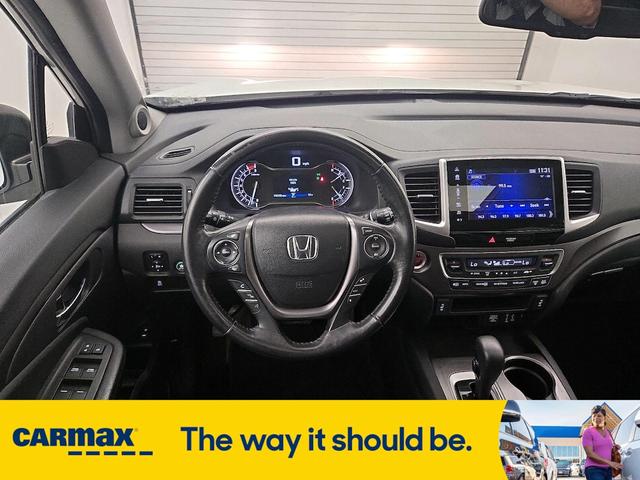 Photo of 2017 White Honda Pilot