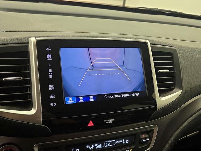 Photo of 2017 White Honda Pilot