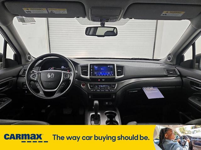 Photo of 2017 White Honda Pilot