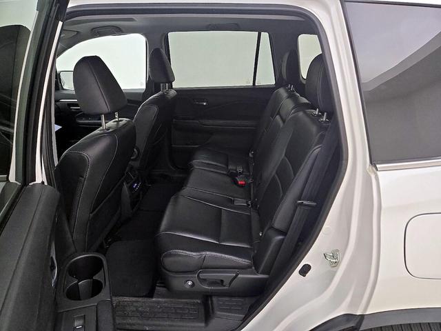 Photo of 2017 White Honda Pilot