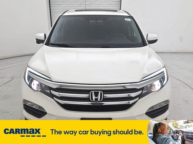 Photo of 2017 White Honda Pilot