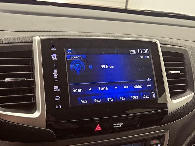 Photo of 2017 White Honda Pilot