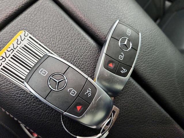 Photo of 2021 Black Mercedes-Benz GLE 350