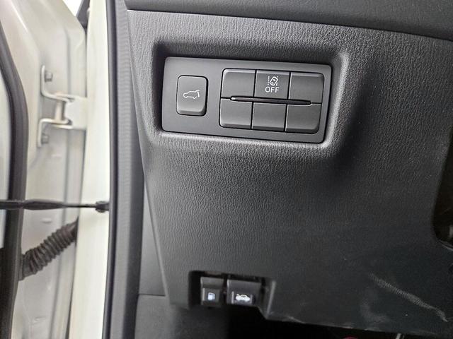 Photo of 2022 White Mazda CX-5