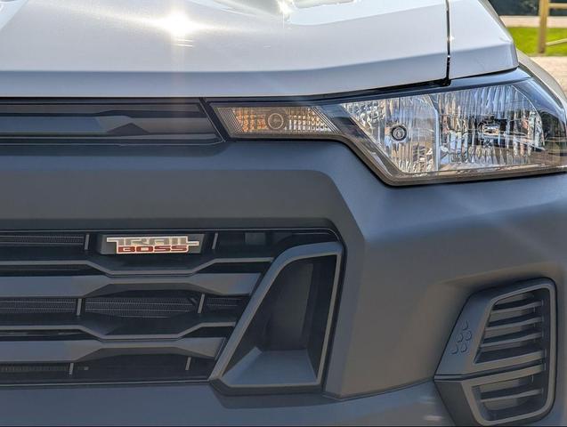 Photo of 2026 Summit White Chevrolet Colorado