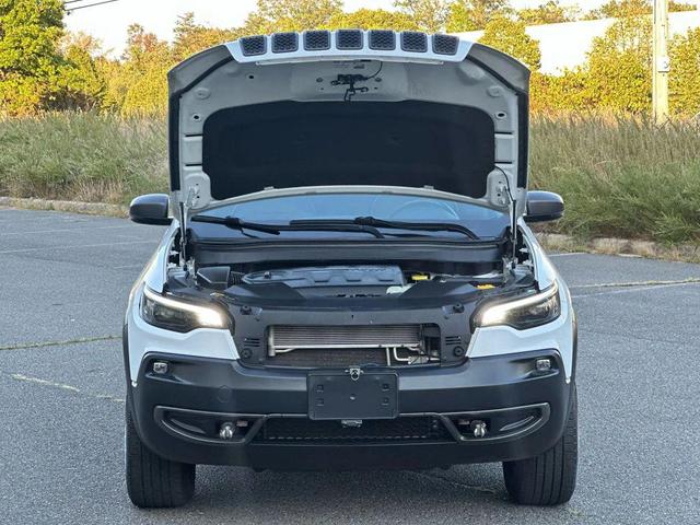 Photo of 2020 Bright White Clearcoat Jeep Cherokee