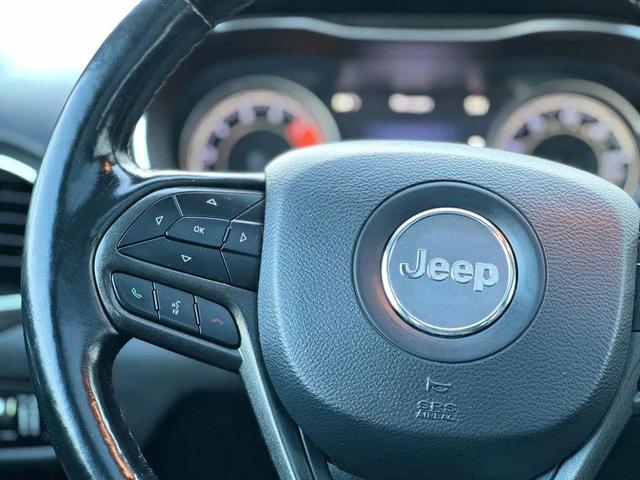 Photo of 2020 Bright White Clearcoat Jeep Cherokee