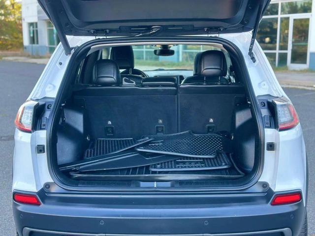 Photo of 2020 Bright White Clearcoat Jeep Cherokee