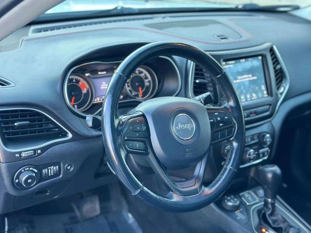 Photo of 2020 Bright White Clearcoat Jeep Cherokee