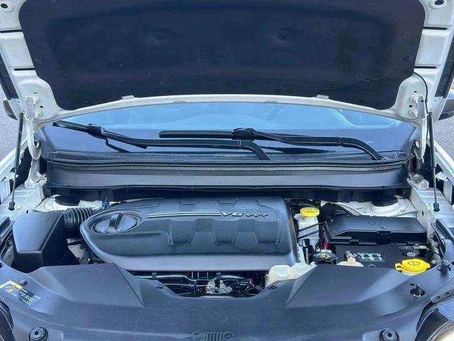 Photo of 2020 Bright White Clearcoat Jeep Cherokee