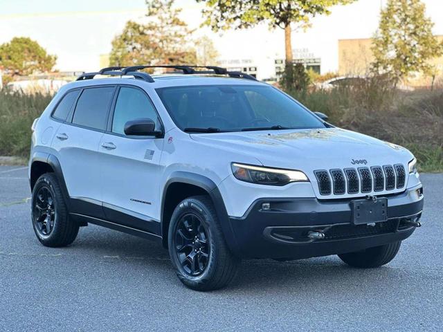 Photo of 2020 Bright White Clearcoat Jeep Cherokee