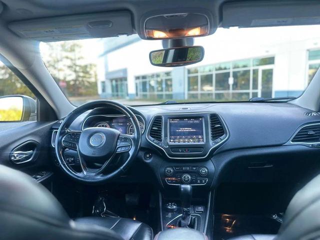 Photo of 2020 Bright White Clearcoat Jeep Cherokee