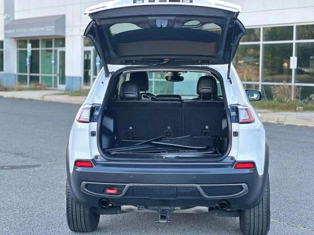 Photo of 2020 Bright White Clearcoat Jeep Cherokee
