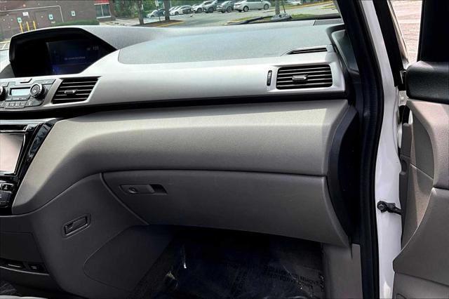 Photo of 2014 White Diamond Pearl Honda Odyssey