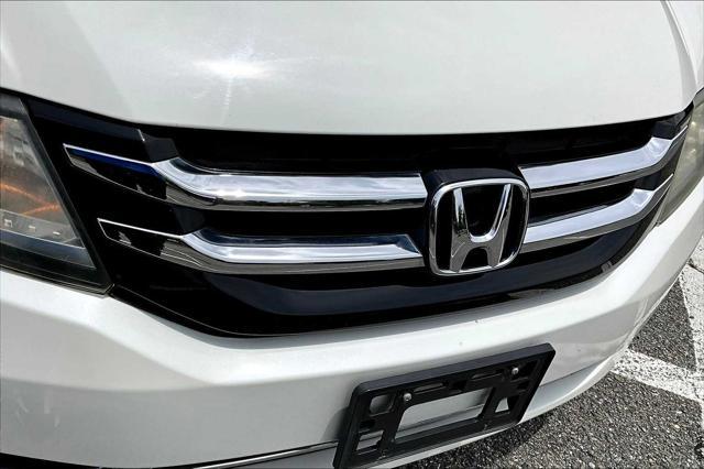 Photo of 2014 White Diamond Pearl Honda Odyssey