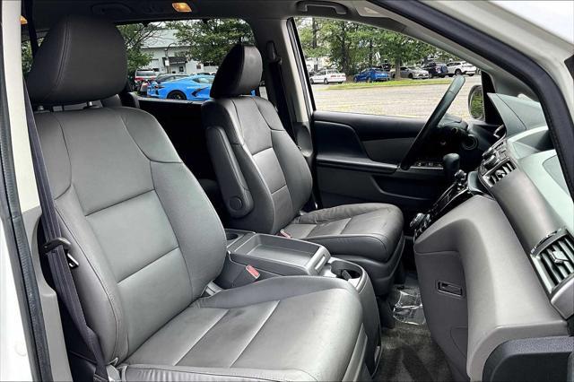 Photo of 2014 White Diamond Pearl Honda Odyssey