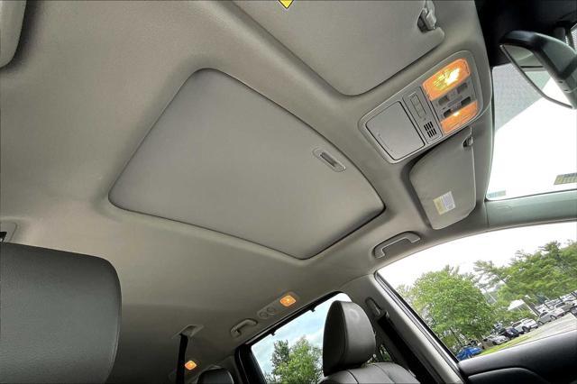 Photo of 2014 White Diamond Pearl Honda Odyssey