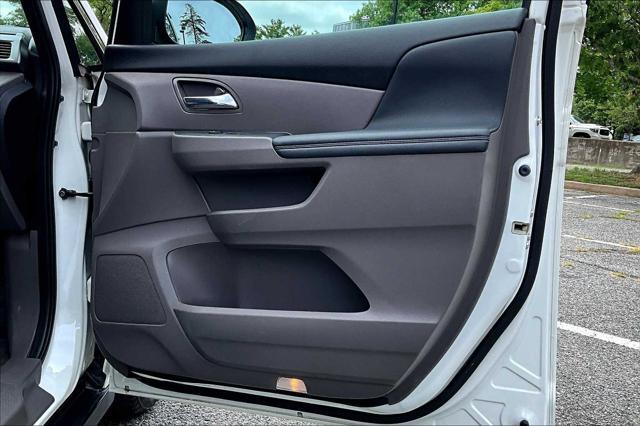 Photo of 2014 White Diamond Pearl Honda Odyssey