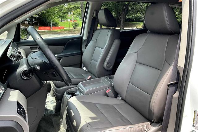 Photo of 2014 White Diamond Pearl Honda Odyssey