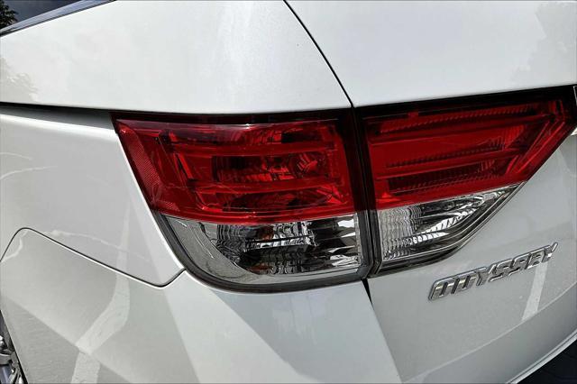 Photo of 2014 White Diamond Pearl Honda Odyssey