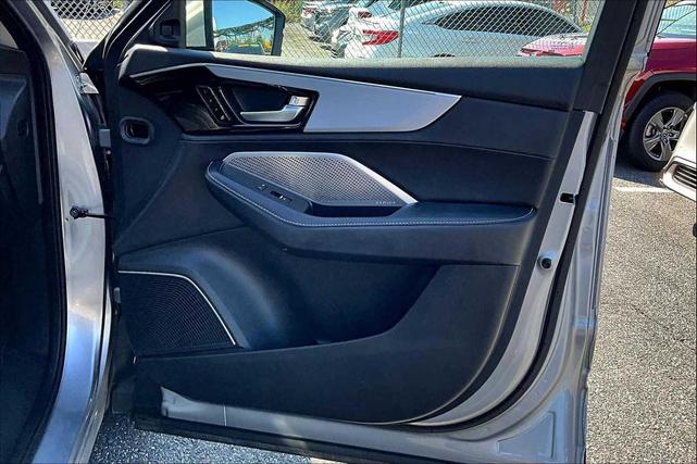 Photo of 2023 Lunar Silver Metallic Acura MDX