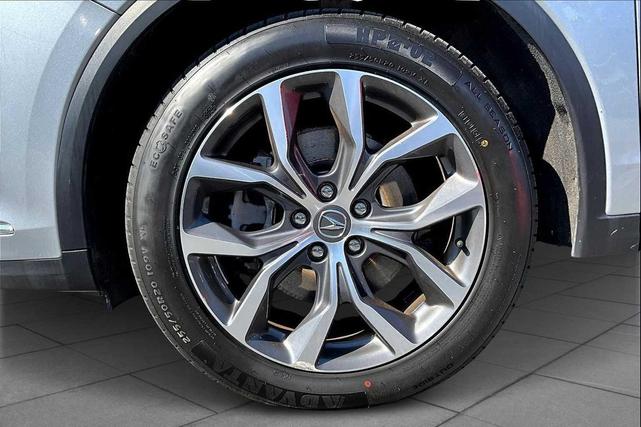 Photo of 2023 Lunar Silver Metallic Acura MDX