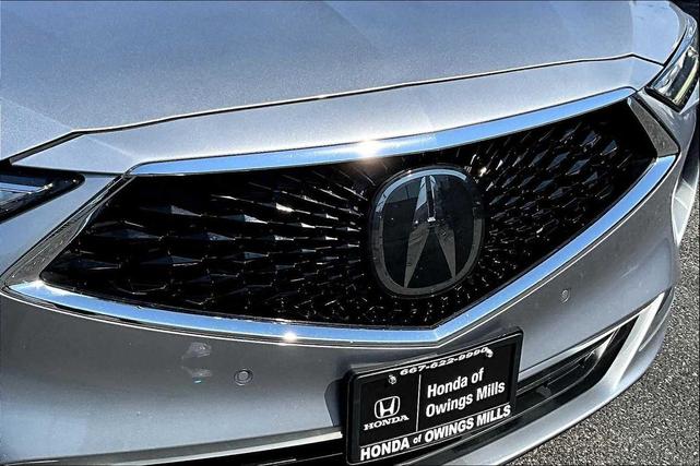 Photo of 2023 Lunar Silver Metallic Acura MDX