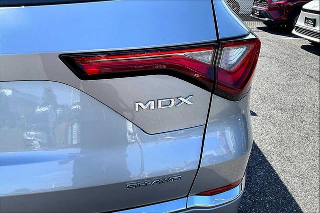 Photo of 2023 Lunar Silver Metallic Acura MDX
