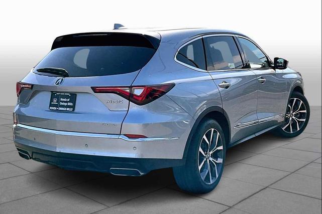 Photo of 2023 Lunar Silver Metallic Acura MDX