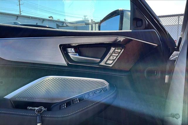 Photo of 2023 Lunar Silver Metallic Acura MDX