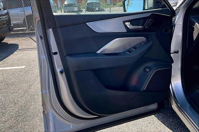 Photo of 2023 Lunar Silver Metallic Acura MDX