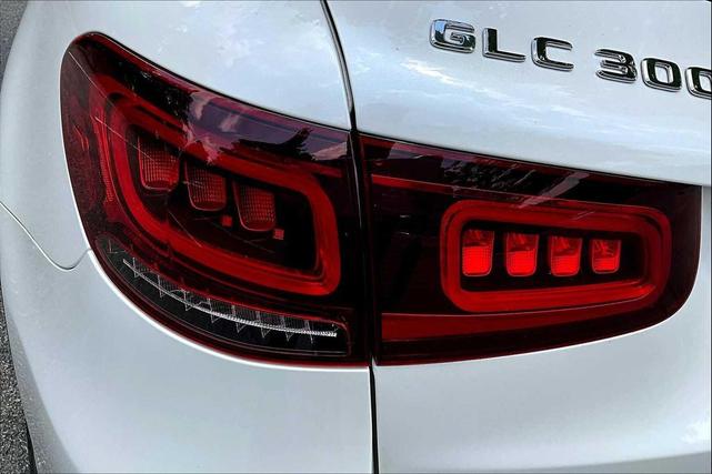 Photo of 2022 MANUFAKTUR Diamond White Metallic Mercedes-Benz GLC 300